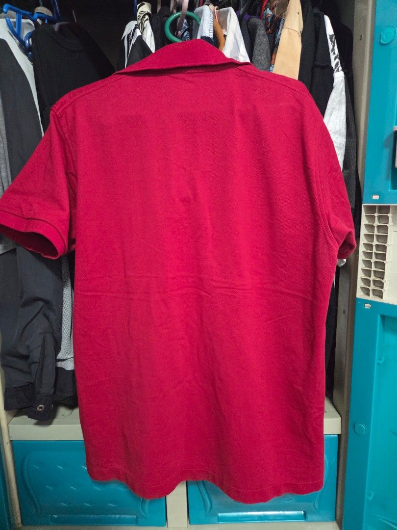 Uniqlo Red Polo Shirt (Category: Tshirts & Polo Shirts ) located in Pasig City. Submitted by rolangc (Listing ID 1465410923, Image 2). Description: Uniqlo red polo shirt, solid color. Short sleeves with collar and buttons at the front. Classic style, very versatile for casual days. Measurements are 25.8 inches in length and 19 inches in width. Priced at P300.00..
