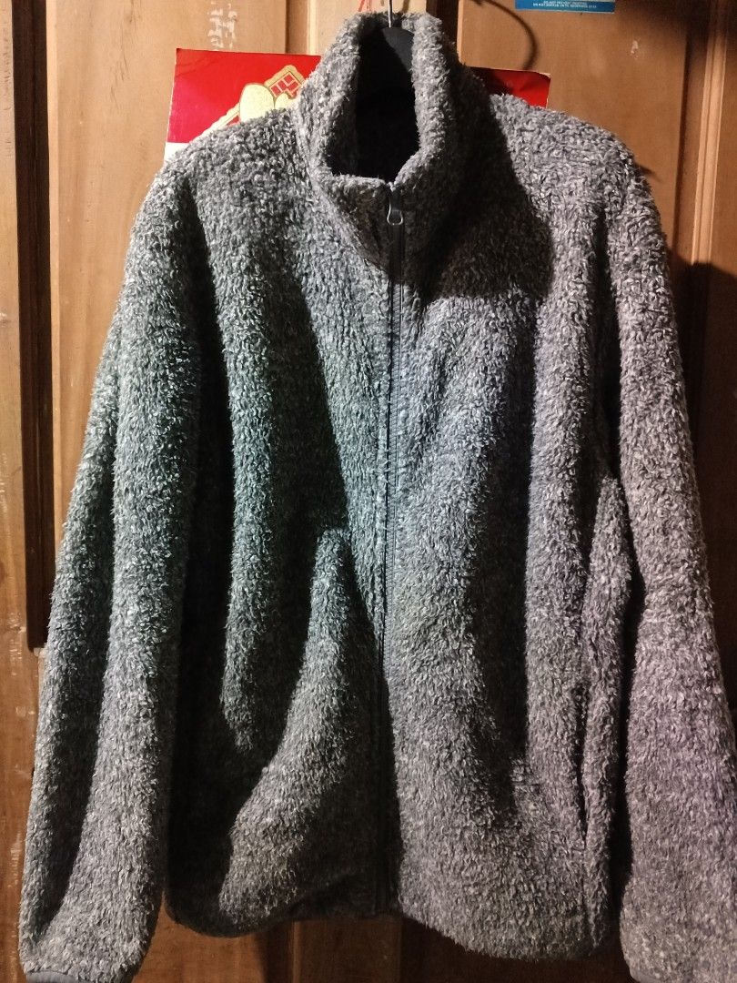 Uniqlo Sherpa (Category: Coats, Jackets and Outerwear) located in Tanauan. Submitted by tyrone4 (Listing ID 1465479967, Image 1). Description: Full-Zip Jacket Heavy Sherpa Charcoal Gray side open pockets.