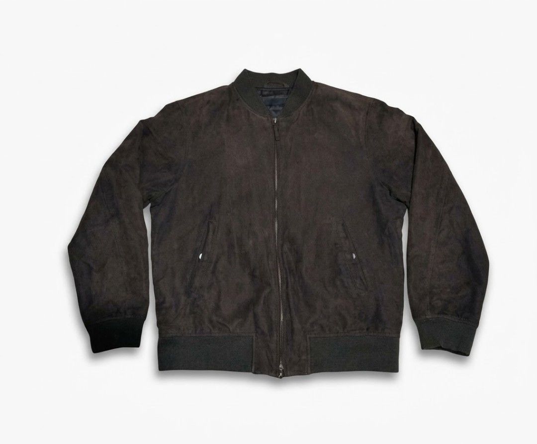Uniqlo Suede Bomber Jacket Choco Brown Size Large (Category: Coats, Jackets and Outerwear) located in San Mateo. Submitted by jhaixsober (Listing ID 1465509270, Image 1). Description: 📌𝘾𝙊𝙇𝙊𝙍 𝙈𝘼𝙔 𝙑𝘼𝙍𝙔 𝘿𝙐𝙀 𝙏𝙊 𝙇𝙄𝙂𝙃𝙏𝙄𝙉𝙂 DIMES LENGTH 26 WIDTH 23 ‼️NOT THRIFTED ITEM‼️ -EXCELLENT CONDITION -NO ISSUE -COLOR RATE 10/10 -SUEDE FABRIC -COMPLETE TAGS -READY TO USE -GOOD FOR PSG -SOLID ITEM -SOLID FITTINGS -FAV ITEM DM TO PURCHASE! L
