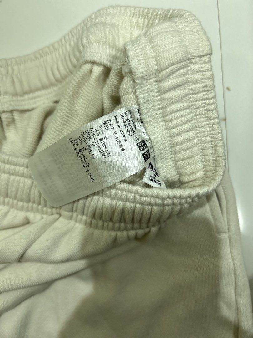 Uniqlo Sweatpants (Category: Joggers) located in Cebu City. Submitted by judetalandron7 (Listing ID 1465493334, Image 3). Description: Can fit to L.