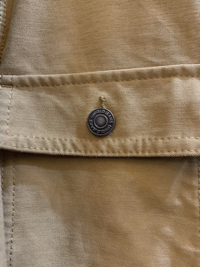 Uniqlo utility Jacket (Category: Coats, Jackets and Outerwear) located in Cagayan de Oro. Submitted by emssdiap11 (Listing ID 1465467386, Image 3). Description: Brandnew like Condition uniqlo Original Good for Outer wear and Designs 23x29 .