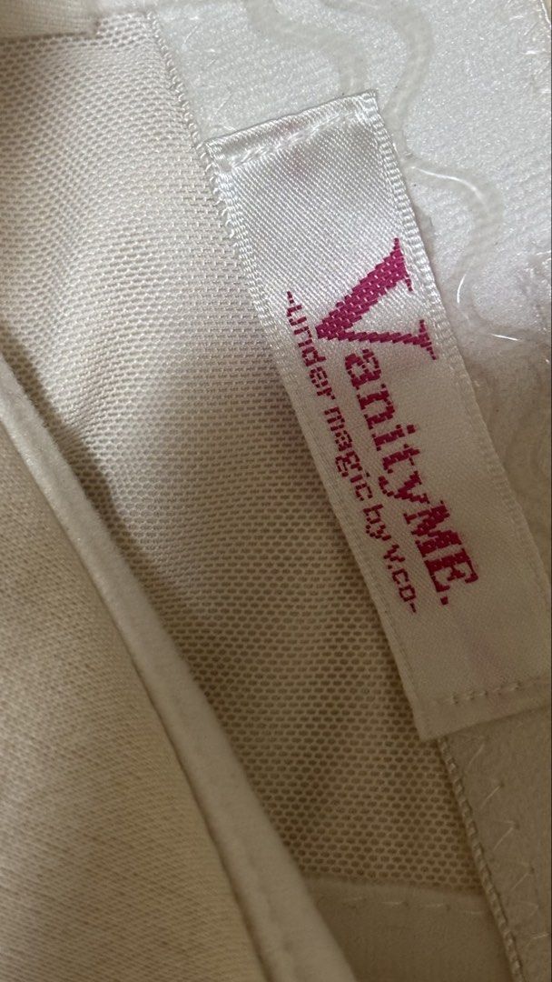Vanity Me White Pearl Corset Bustier (Category: Sleeveless) located in Santa Cruz. Submitted by zellethrifts (Listing ID 1465528750, Image 2). Description: • Bought in Japan 🇯🇵 • Used / Excellent condition • Fits Medium to large 🚚 Shipping via J&T only 📦 Shipping fee to be shouldered by buyer 💳 Mode of payment: GCash 📍 Santa Cruz, Laguna.