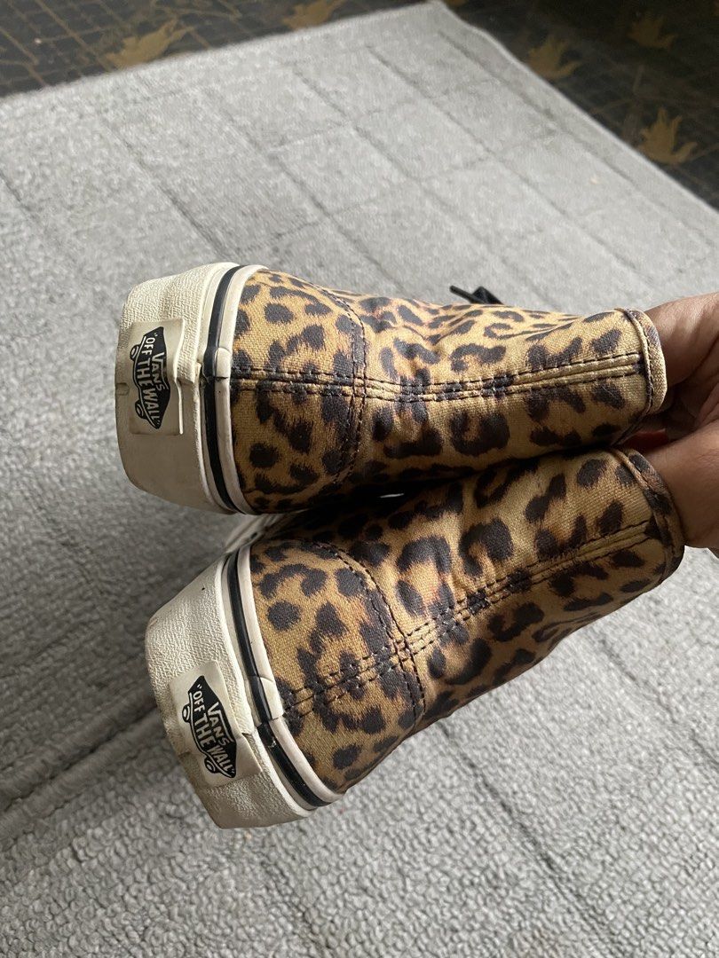 Vans Authentic Hi leopard-print high-top sneakers (Category: Sneakers) located in Davao. Submitted by waragudfindsll (Listing ID 1465514107, Image 2). Description: Vans Authentic Hi leopard-print high-top sneakers Mens US5.5, Womens US7 .