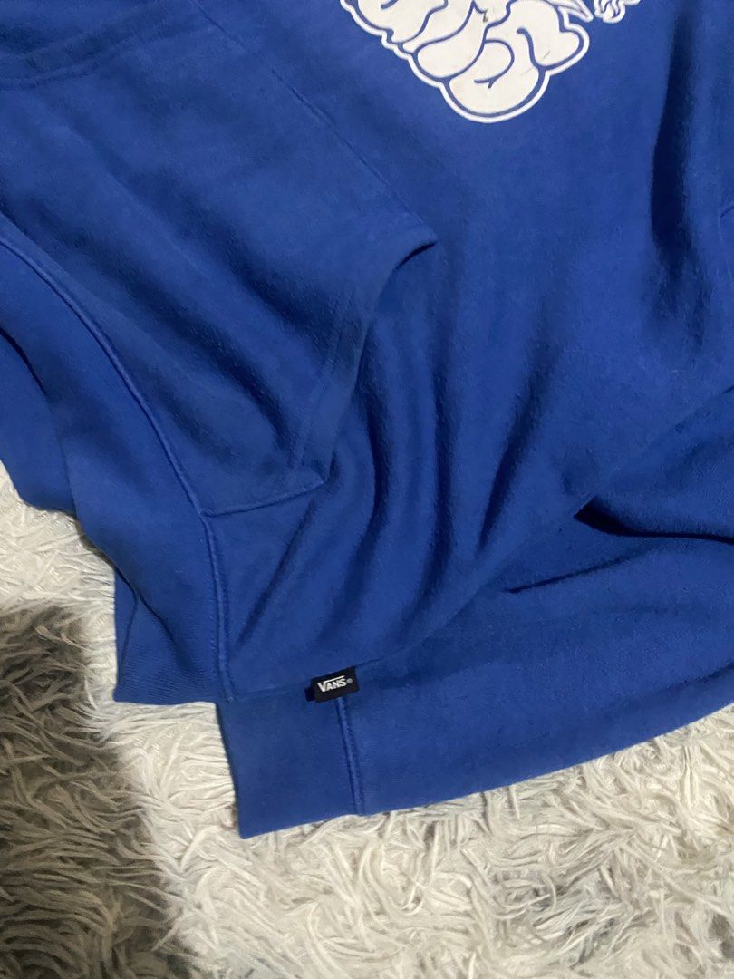 VANS OFF THE WALL (Category: Hoodies) located in Manila. Submitted by hardtofindthings10 (Listing ID 1465405133, Image 3). Description: •VANS YOUTH SIZE Size : M Dimes : 20.5 x 23 Flaw : NEED WASH EXCELLENT CONDITION.