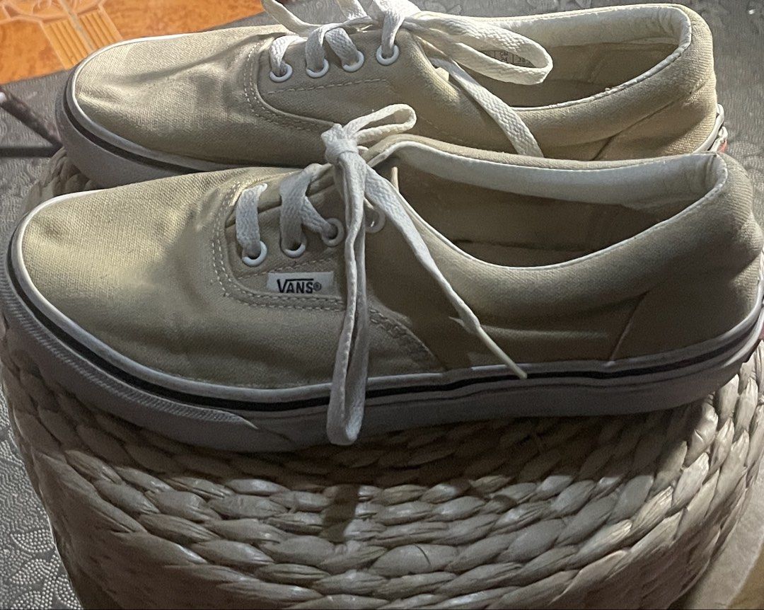 Vans Sneakers (Category: Sneakers) located in Batangas. Submitted by norskieshoppe (Listing ID 1465514020, Image 2). Description: sz 7-8 canvas .