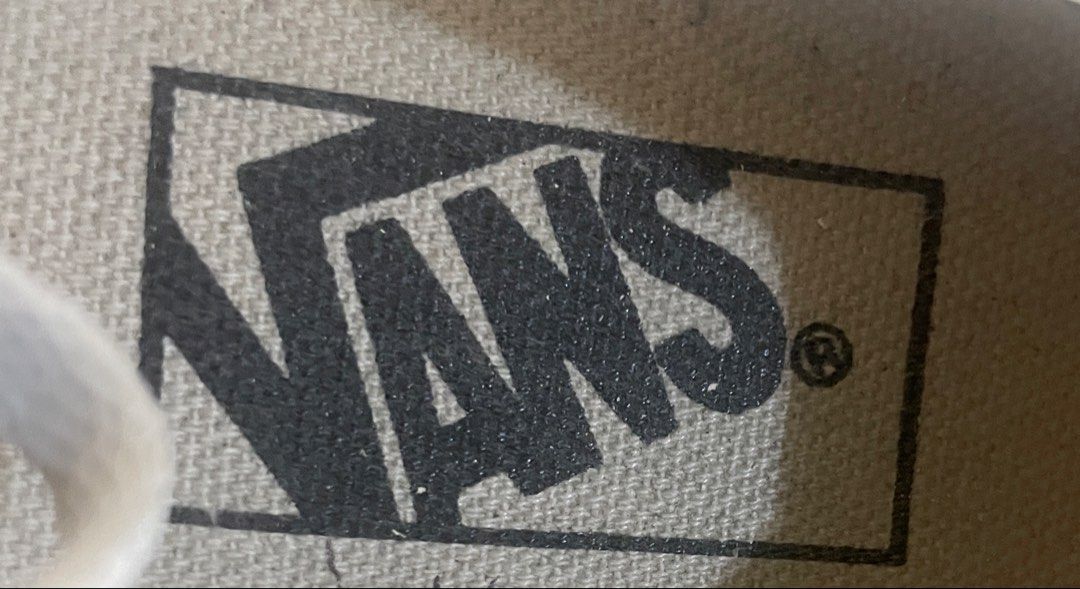 Vans Sneakers (Category: Sneakers) located in Batangas. Submitted by norskieshoppe (Listing ID 1465514020, Image 3). Description: sz 7-8 canvas .