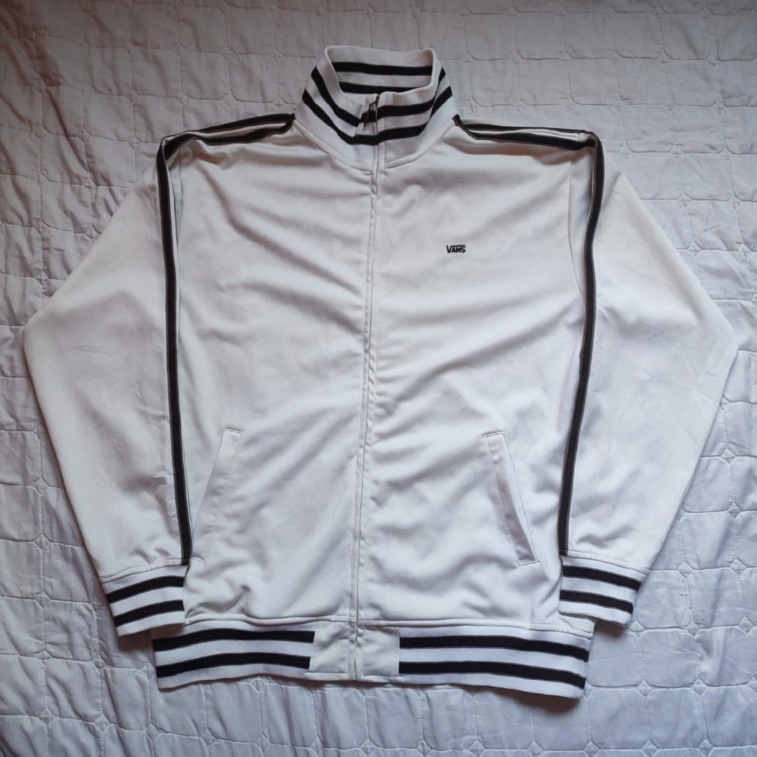 Vans Vintage-Style Track Jacket (Category: Coats, Jackets and Outerwear) located in Santa Cruz. Submitted by oreosthrift.co (Listing ID 1465417866, Image 2). Description: PRELOVED CLOTHING † handpicked & carefully selected quality pieces • affordable prices DM to claim 📩.