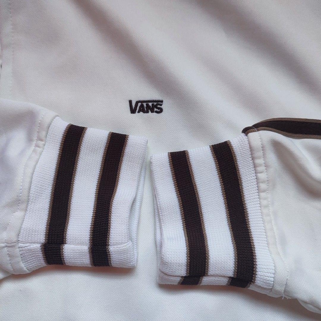 Vans Vintage-Style Track Jacket (Category: Coats, Jackets and Outerwear) located in Santa Cruz. Submitted by oreosthrift.co (Listing ID 1465417866, Image 3). Description: PRELOVED CLOTHING † handpicked & carefully selected quality pieces • affordable prices DM to claim 📩.