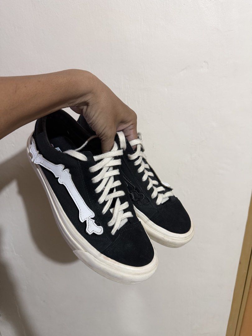 Vans x Blends ComfyCush Style 36 Bones Black White (Category: Sneakers) located in Taytay. Submitted by dagoodboy (Listing ID 1465499983, Image 1). Description: - Collaboration: Vans x Blends - Color/Material: Black canvas and suede upper with white bone jazz stripe and cream laces - Comfort: ComfyCush insoles featuring custom rose graphics and thick white rubber midsoles - Sole: Classic waffle outsoles - Condition: Worn a few times; minor dirt o