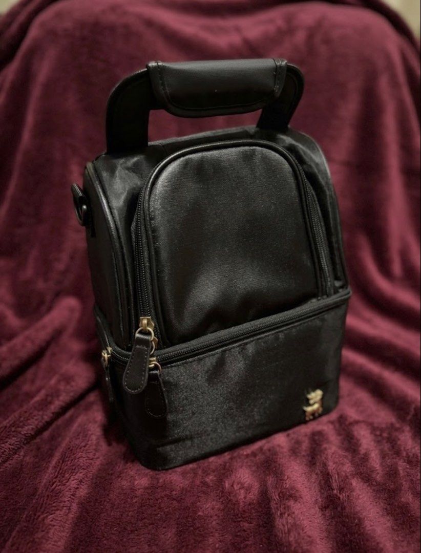 V-Coool Insulated Breast Pump Cooler Bag (Category: Carriers & Slings) located in Manila. Submitted by rarepenguin-1e9c (Listing ID 1465475788, Image 1). Description: • Used for around 2 months bought it last Oct 2025 • Used when I went back to work for storing/transporting pumped breast milk • Clean and well-maintained • Zippers are still in good condition • Selling price: ₱500 • RFS: Excess bag / hindi na ginagamit.