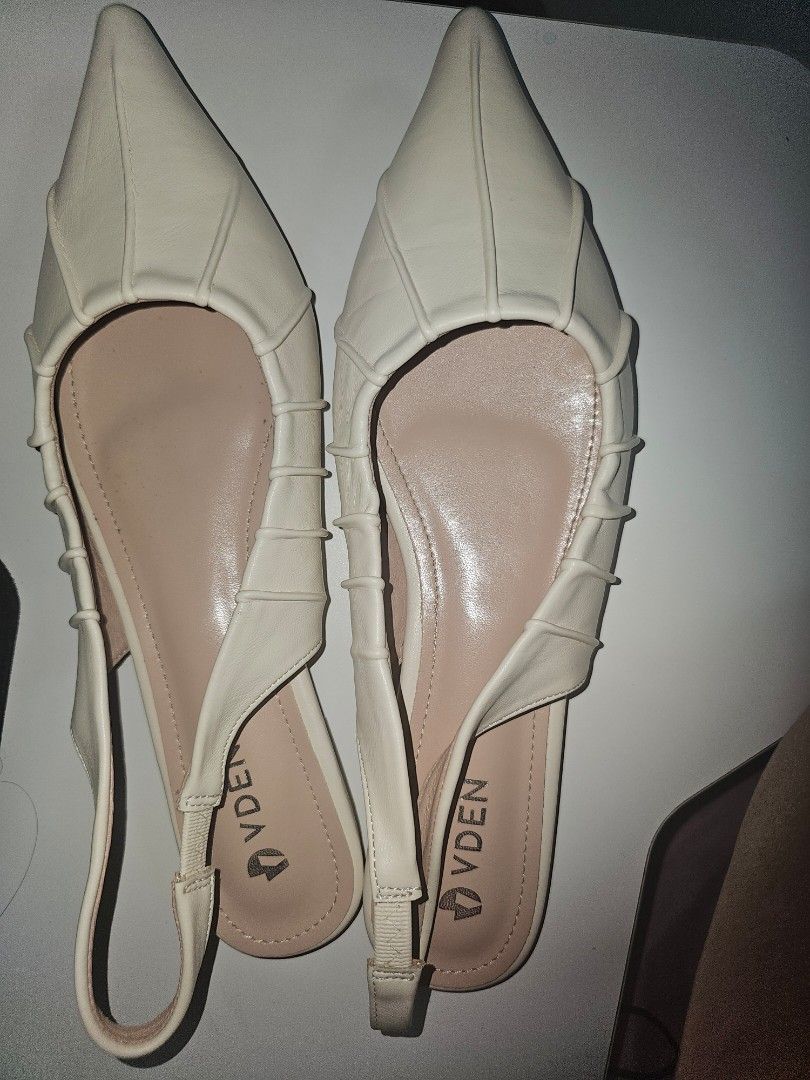 VDEN Cream Slingback Pointed Flats Size 41 (Category: Flats & Sandals) located in Santo Tomas. Submitted by buybugs (Listing ID 1465553291, Image 1). Description: - Brand/Model: VDEN slingback flats - Color: Classic cream - Size: 41 (printed on outsole) - Design: Pointed toe, quilted panels, elasticated back strap, and diamond tread flat sole - Condition: Worn once or twice, with minimal signs of wear on the soles - Inclusion: Original branded du