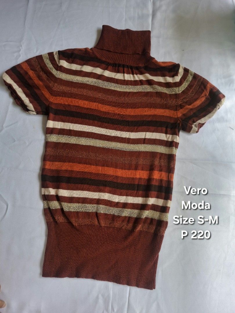 Veno Moda Multi color glittery top size S-M (Category: Others Tops) located in Daraga. Submitted by etcbythesitters_05 (Listing ID 1465494471, Image 1). Description: pm for interested may glittery ang ibang part.