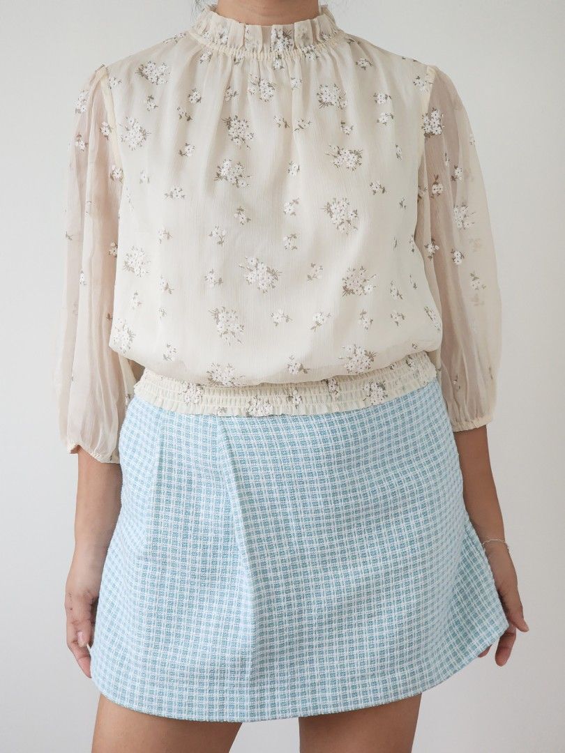 VERO MODA cream chiffon top (Category: Blouses) located in Batangas. Submitted by curatedbylisilaloop (Listing ID 1465430488, Image 1). Description: VERO MODA CLASSIC | fave! very dainty ✿ | cream ditsy floral chiffon top 💲Retails for $25 / ≈₱1,500 ✨ Size: S-M (M on tag) Bust: 38".