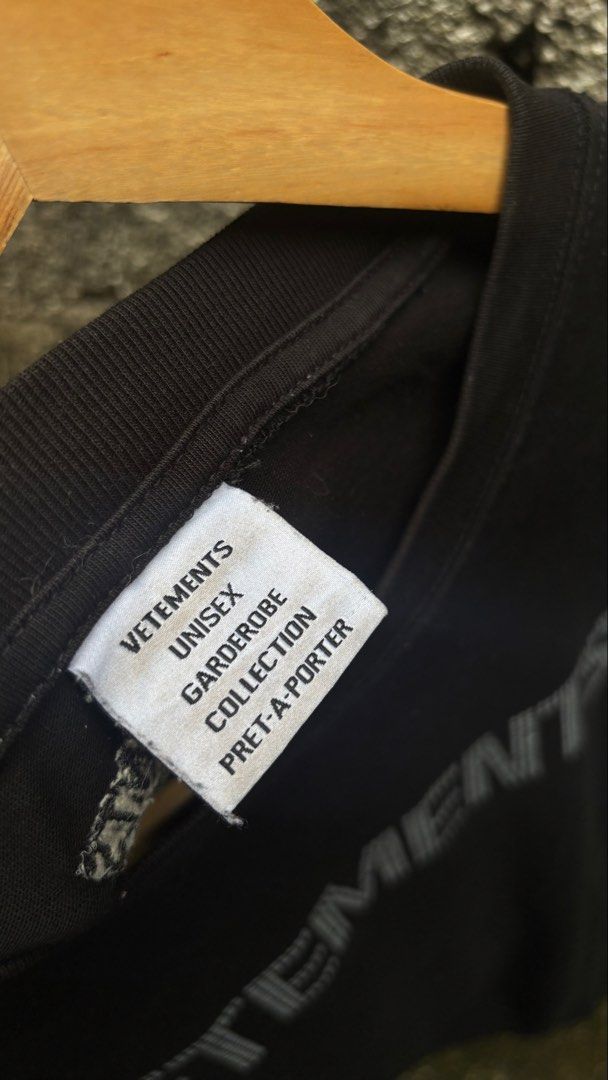 Vetements Chest Spellout Logo (Category: Luxury Apparel) located in Quezon City. Submitted by erodinamict (Listing ID 1465438409, Image 3). Description: Size:L-XL Good Condition Color rate: 9/10 missing designs dimes: 23x30 (Oversized Fittings).