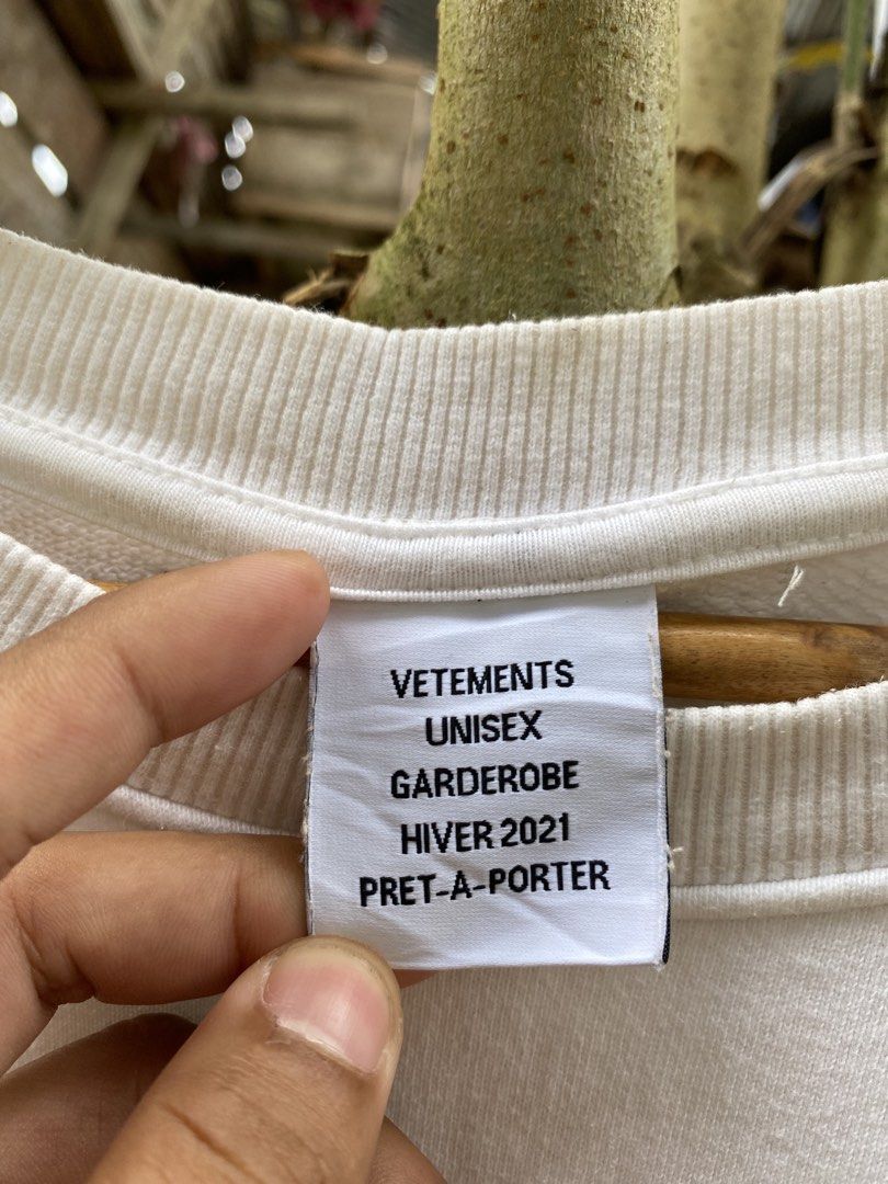 Vetements Sweater (Category: Coats, Jackets and Outerwear) located in Cagwait. Submitted by roundsociety_ph (Listing ID 1465414110, Image 3). Description: .