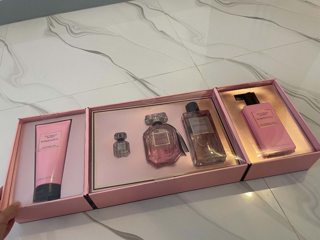 Victoria's Secret Bombshell Gift Set (Category: Fragrance & Deodorants) located in Pasay City. Submitted by varicamic91286 (Listing ID 1465445638, Image 3). Description: - 100% Authentic Victoria's Secret Bombshell Full Gift Set - Brand new, unopened, and comes in its original pink presentation box (MFG: 02/24) - Fragrance Notes: Purple passion fruit, Shangri-La peony, and vanilla orchid - Set Inclusions: * Eau de Parfum (100ml / 3.4 fl oz) * Min