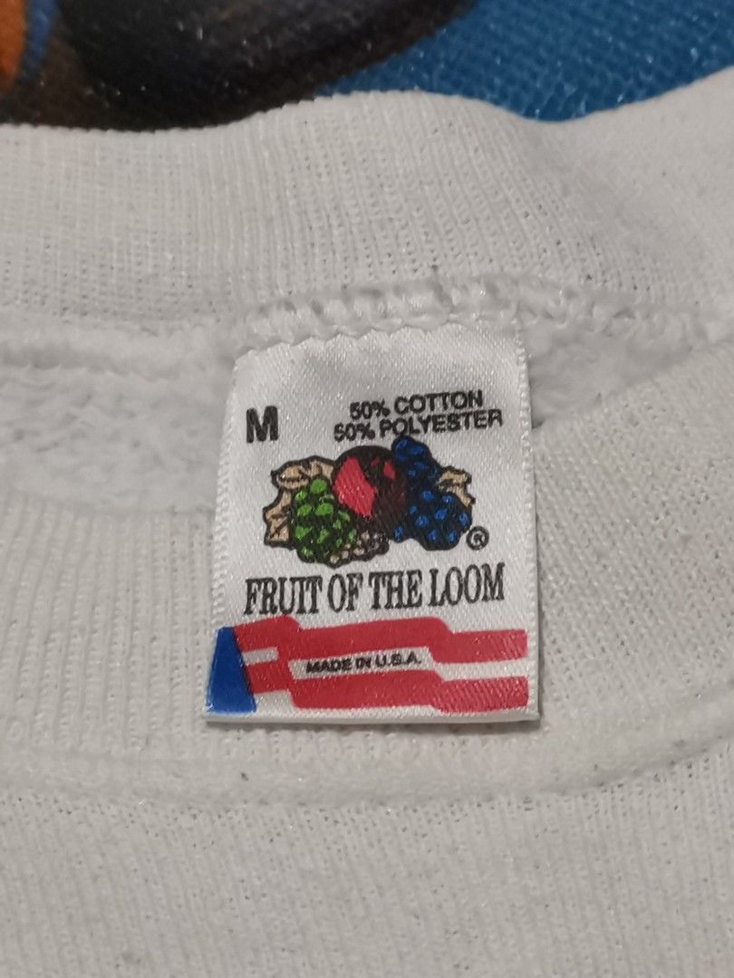 Vintage 90s crewneck (Category: Longsleeves) located in San Pedro. Submitted by thriftersthrift (Listing ID 1465393230, Image 3). Description: Width(inches) :18 Length(inches) :24 Good condition Already wash Color rate : 9.5 /10 🌵ALL ITEMS ARE FROM UKAY BALE SO MANAGE YOUR EXPECTATION 🌵 ASK SELLER FOR MORE INFORMATION COLOR MAY CHANGE TRU LIGHTING.