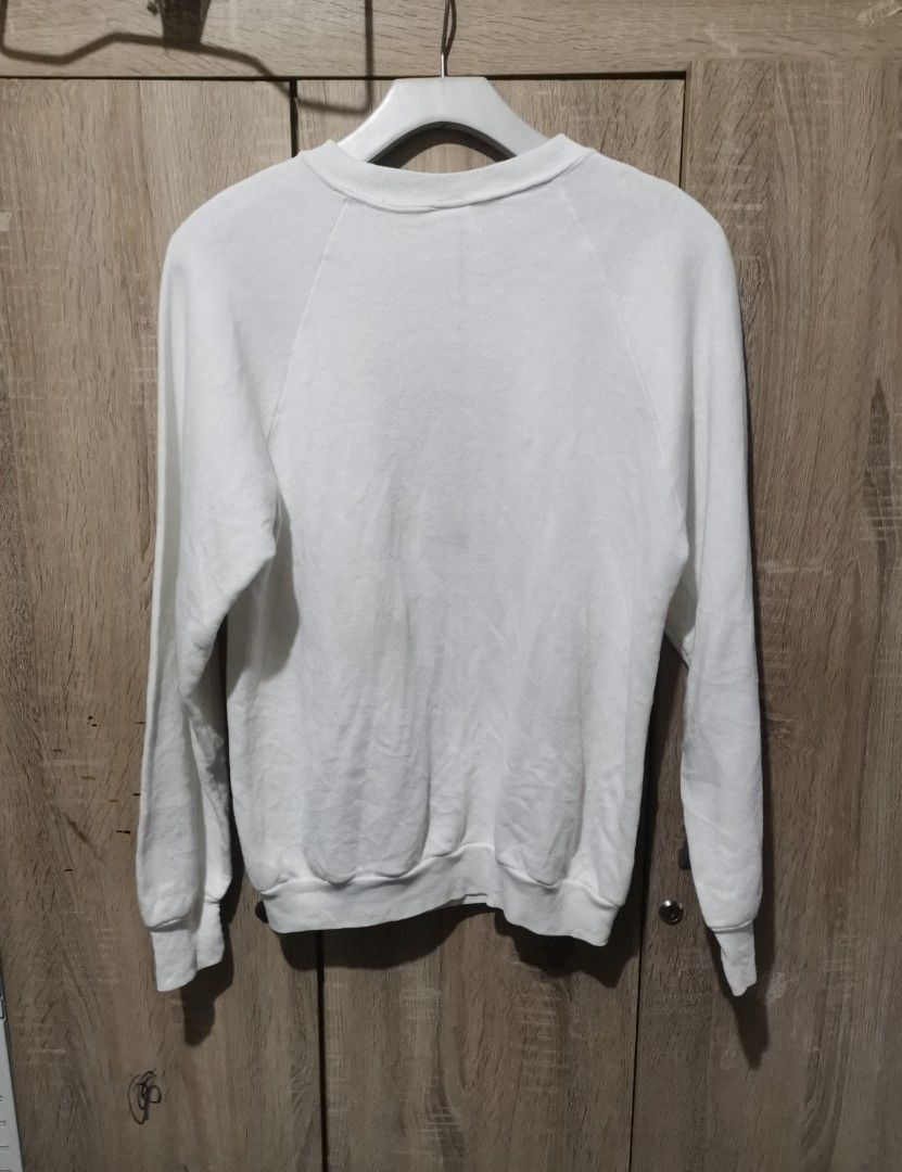 Vintage 90s crewneck (Category: Longsleeves) located in San Pedro. Submitted by thriftersthrift (Listing ID 1465393230, Image 2). Description: Width(inches) :18 Length(inches) :24 Good condition Already wash Color rate : 9.5 /10 🌵ALL ITEMS ARE FROM UKAY BALE SO MANAGE YOUR EXPECTATION 🌵 ASK SELLER FOR MORE INFORMATION COLOR MAY CHANGE TRU LIGHTING.