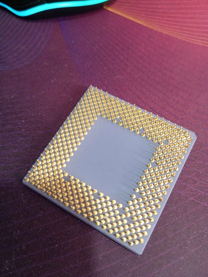 VINTAGE AMD Duron 1200MHz Processor DHD1200AMT1B (Category: Computer Parts) located in Caloocan City. Submitted by caloyzkie20 (Listing ID 1465393191, Image 1). Description: - Model: AMD Duron 1200MHz (DHD1200AMT1B) - Socket Type: Socket A with gold pins - Features integrated heatspreader - Condition: Pulled from a working system, tested and stored safely - Ideal for retro PC builds and hardware collections.
