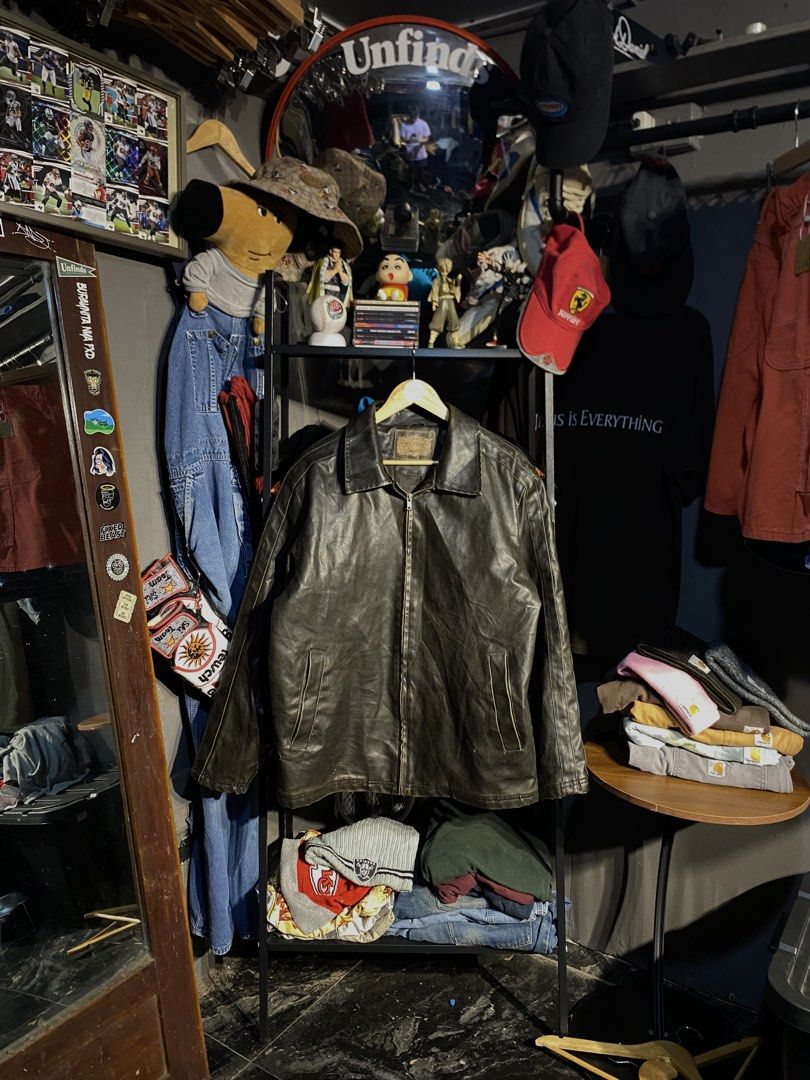 VINTAGE ARIZONA VINTAGE JACKET (Category: Coats, Jackets and Outerwear) located in San Pablo. Submitted by genesisllo24149 (Listing ID 1465549016, Image 1). Description: VINTAGE ARIZONA VINTAGE JACKET LENGTH -> 28 WIDTH -> 23 ISSUE -> DM FOR THE MINOR ISSUE CONDITION -> GOOD DM TO PURCHASE 📥 DISCLAIMER: - Please manage your expectations, posted items are preloved, used & thrifted -Actual color may vary due to lighting -Flaker will be posted.