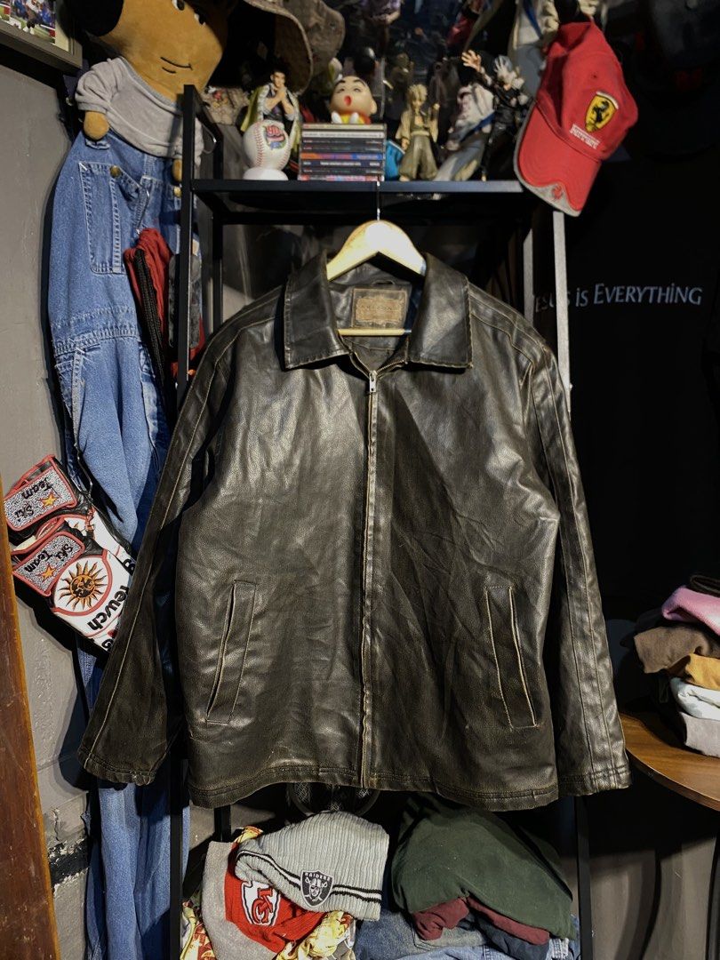 VINTAGE ARIZONA VINTAGE JACKET (Category: Coats, Jackets and Outerwear) located in San Pablo. Submitted by genesisllo24149 (Listing ID 1465549016, Image 2). Description: VINTAGE ARIZONA VINTAGE JACKET LENGTH -> 28 WIDTH -> 23 ISSUE -> DM FOR THE MINOR ISSUE CONDITION -> GOOD DM TO PURCHASE 📥 DISCLAIMER: - Please manage your expectations, posted items are preloved, used & thrifted -Actual color may vary due to lighting -Flaker will be posted.