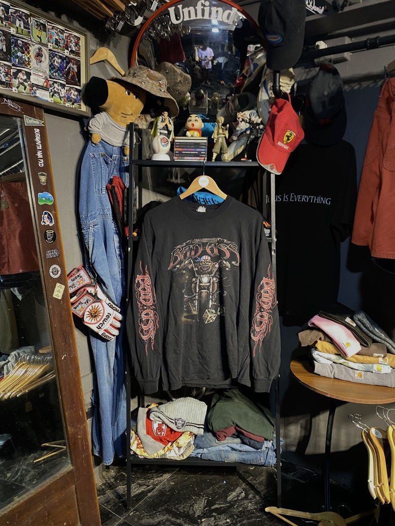 VINTAGE BAD-ASS BIKER LONGSLEEVES (Category: Coats, Jackets and Outerwear) located in San Pablo. Submitted by genesisllo24149 (Listing ID 1465548705, Image 1). Description: VINTAGE BAD-ASS BIKER LONGSLEEVES LENGTH -> 29 WIDTH -> 24 ISSUE -> VINTAGE USAGE CONDITION -> GOOD DM TO PURCHASE 📥 DISCLAIMER: - Please manage your expectations, posted items are preloved, used & thrifted -Actual color may vary due to lighting -Flaker will be posted.
