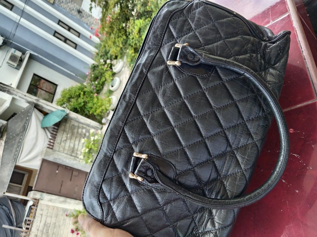 Vintage Chanel quilted bag (Category: Everything Else Others) located in Malolos. Submitted by shoptokyothrift (Listing ID 1465405616, Image 3). Description: Vintage Chanel shoulder bag Ykk zip Please see photos for details.