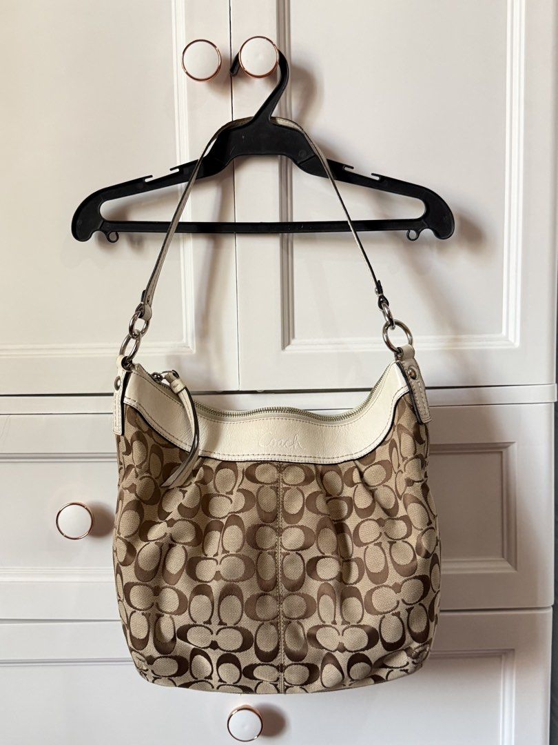 Vintage Coach Ashley Bag (Category: Shoulder Bags) located in Subic. Submitted by esteile30 (Listing ID 1465483942, Image 1). Description: Good condition 🫶 Strap lang signs of use and yung washable stain sa monogram part. .