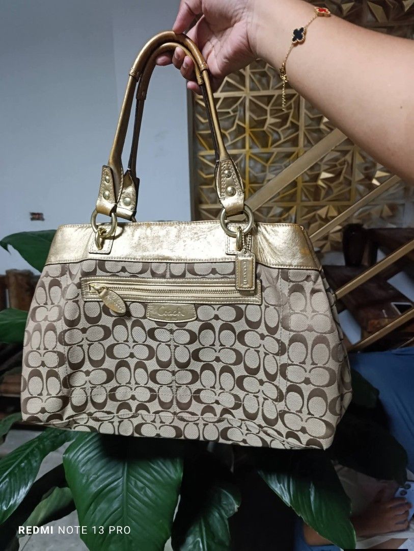 Vintage Coach Gold Monogram Shoulder Bag (Category: Shoulder Bags) located in San Fernando. Submitted by kristhriftshop13 (Listing ID 1465402565, Image 1). Description: .