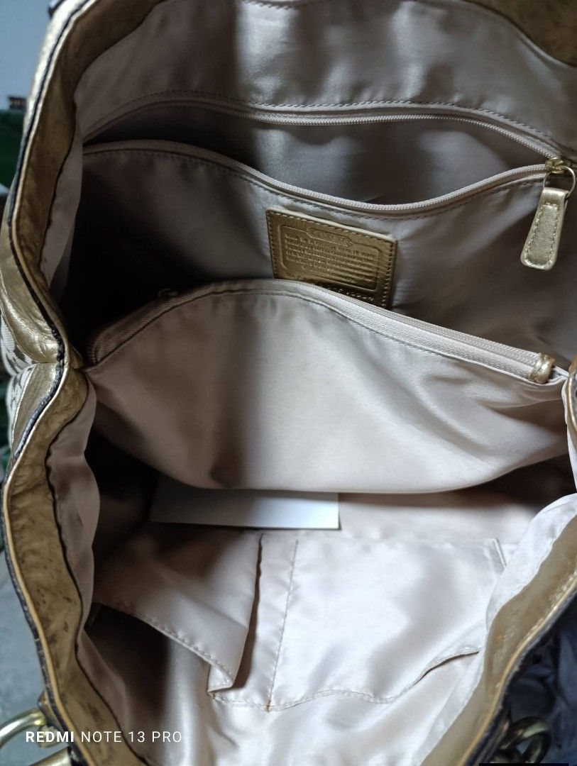 Vintage Coach Gold Monogram Shoulder Bag (Category: Shoulder Bags) located in San Fernando. Submitted by kristhriftshop13 (Listing ID 1465402565, Image 3). Description: .