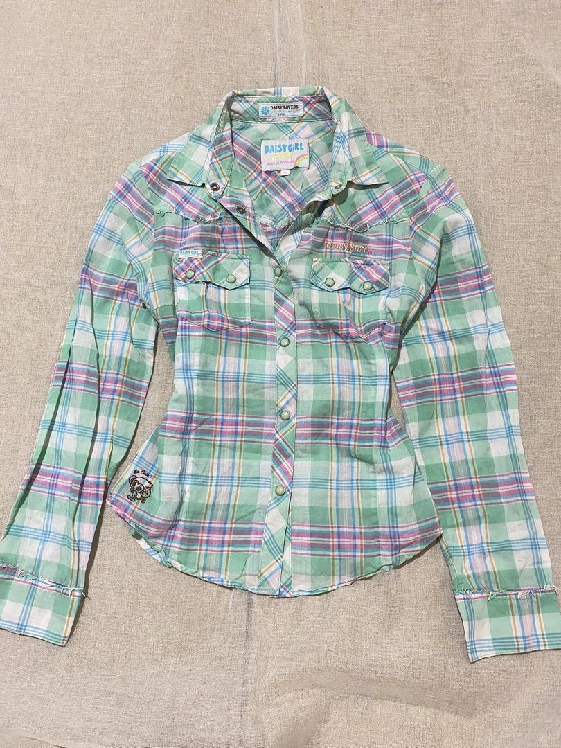 Vintage Daisy Lovers Plaid Button Down Longsleeve (Category: Longsleeves) located in Marilao. Submitted by kyssmarila (Listing ID 1465486683, Image 1). Description: — Size: L on tag — Dimes: 18X22.5 — Condition: 9/10 — Flaws: None .