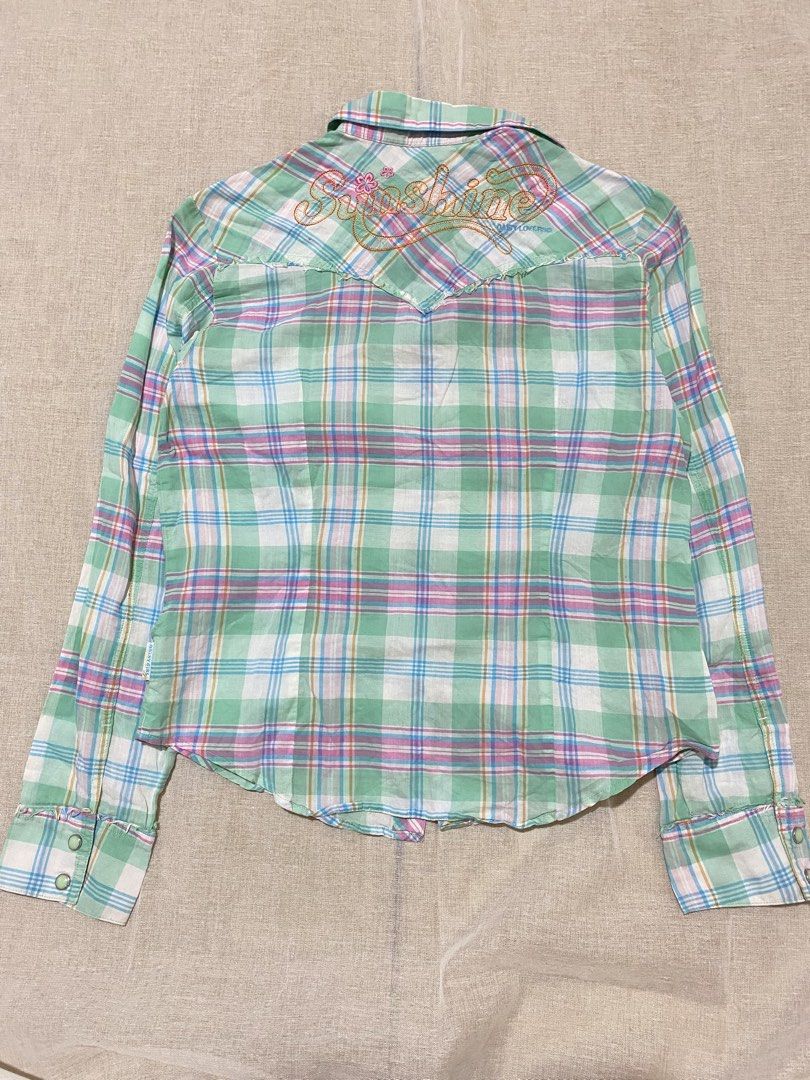 Vintage Daisy Lovers Plaid Button Down Longsleeve (Category: Longsleeves) located in Marilao. Submitted by kyssmarila (Listing ID 1465486683, Image 3). Description: — Size: L on tag — Dimes: 18X22.5 — Condition: 9/10 — Flaws: None .
