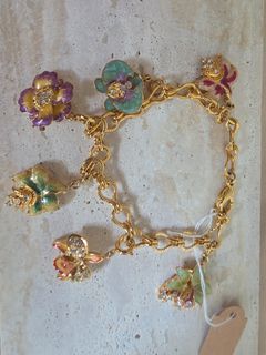 (Category: ) located in . Submitted by little.reddot.relics (Listing ID 1465413727, Image 1). Description: .