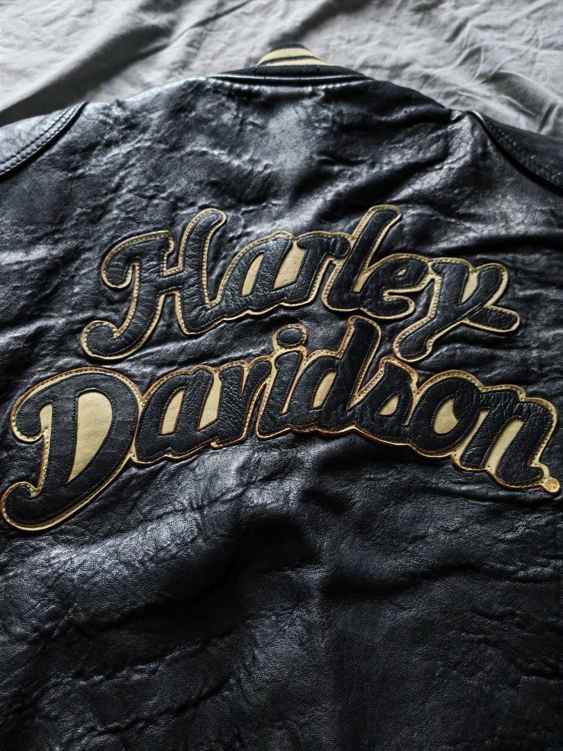 vintage harley davison leather bomber jacket (Category: Coats, Jackets and Outerwear) located in Baguio. Submitted by used_clothing2600 (Listing ID 1465481694, Image 3). Description: Vintage Harley Davidson leather bomber jacket size medium verygood condition minimal signs of usage pit to pit 24 length 25.5 shoulders 19 sleeve length 24.5 P 11,500.