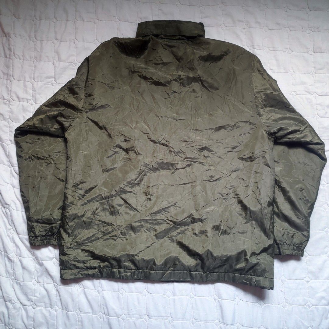Vintage HEAD Army Green Windbreaker (Category: Coats, Jackets and Outerwear) located in Santa Cruz. Submitted by oreosthrift.co (Listing ID 1465419990, Image 3). Description: PRELOVED CLOTHING † handpicked & carefully selected quality pieces • affordable prices DM to claim 📩.