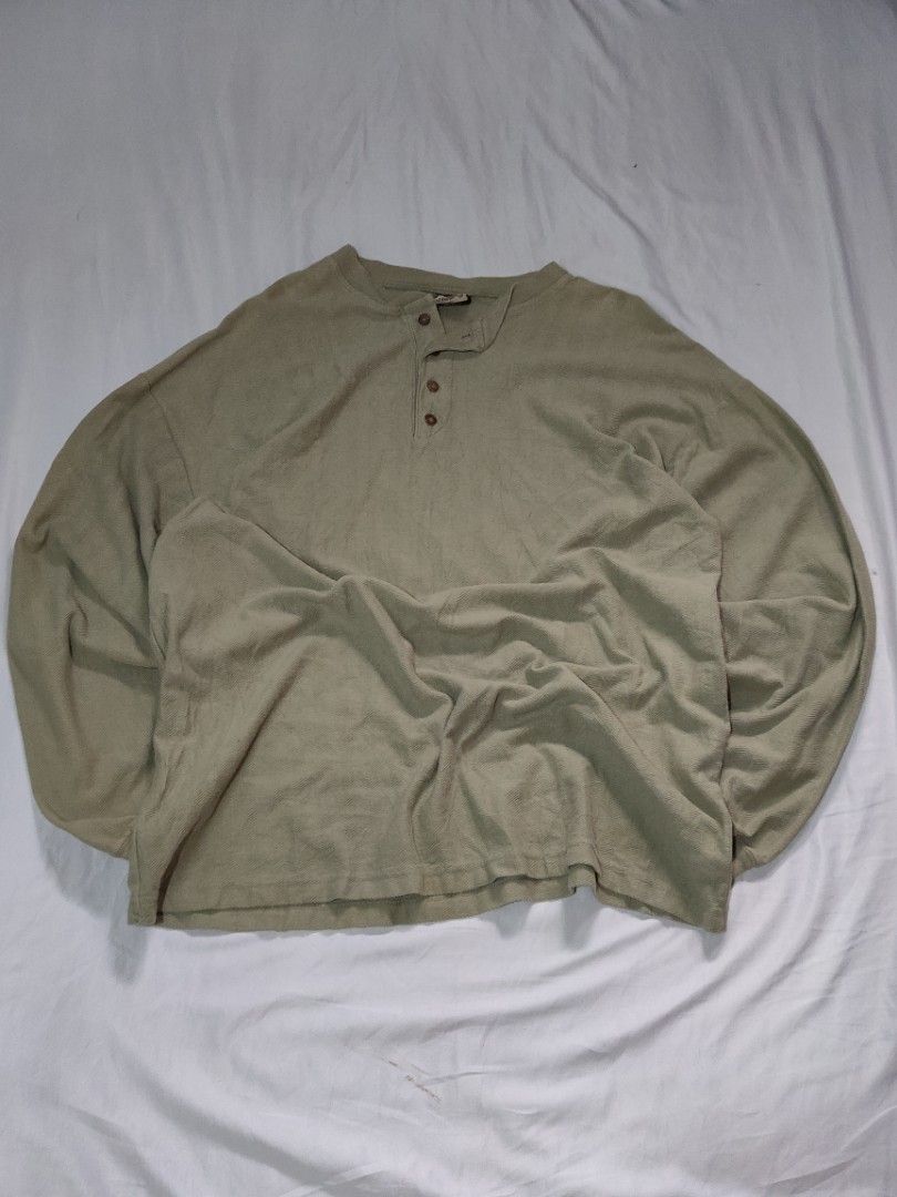 Vintage Levi's silvertab Henley long sleeve (Category: Coats, Jackets and Outerwear) located in Taguig. Submitted by dongwapito_ (Listing ID 1465443772, Image 2). Description: Size XL on tag.