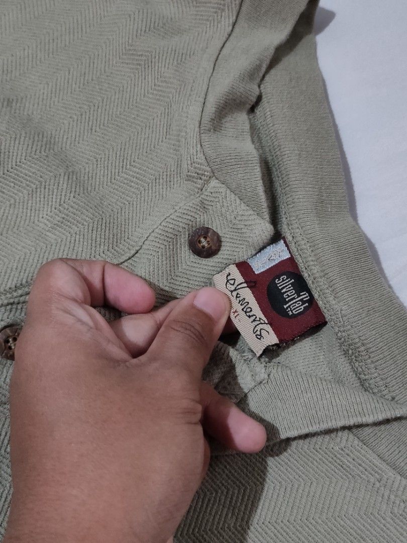 Vintage Levi's silvertab Henley long sleeve (Category: Coats, Jackets and Outerwear) located in Taguig. Submitted by dongwapito_ (Listing ID 1465443772, Image 1). Description: Size XL on tag.