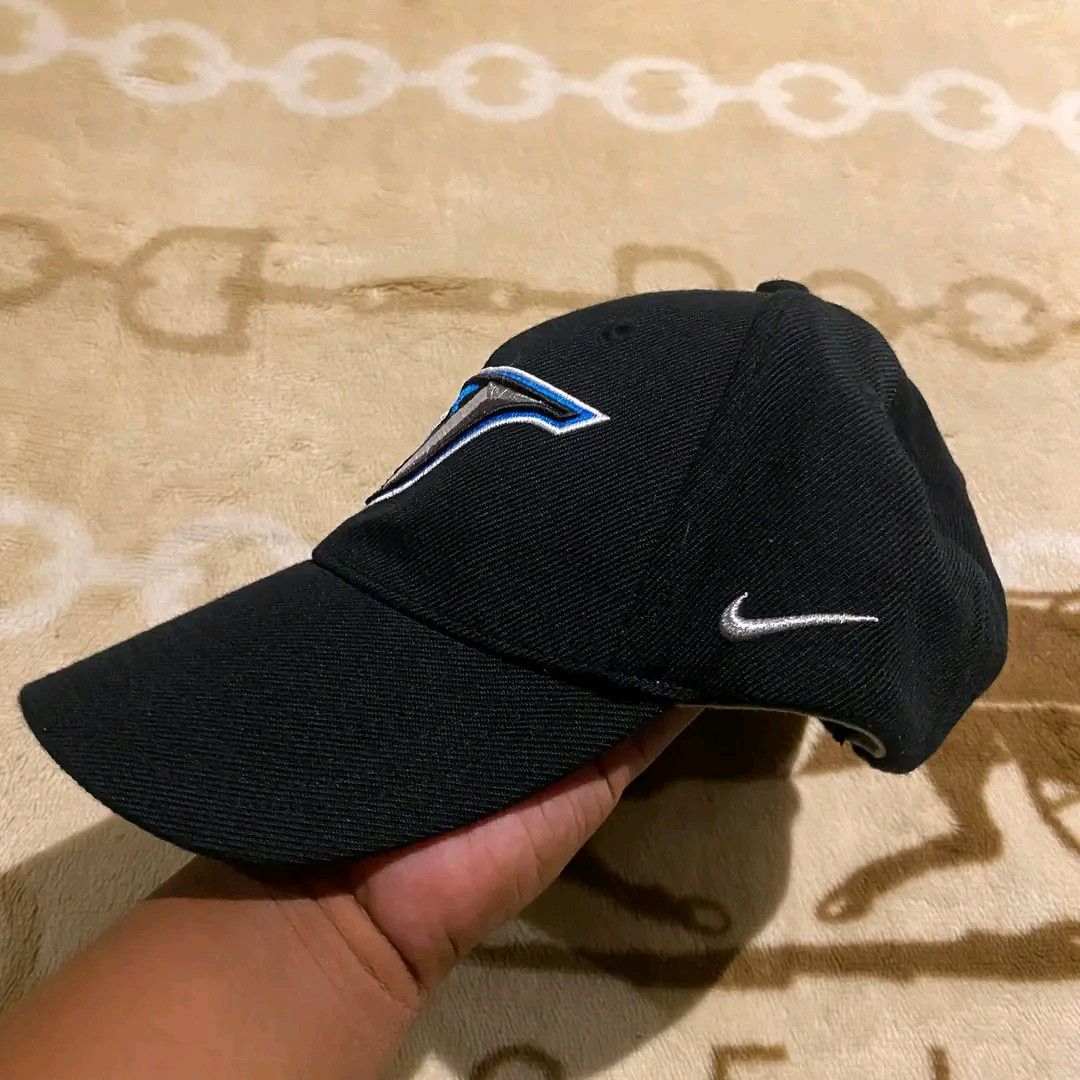 Vintage Nike Toronto Jays Cap (Category: Caps & Hats) located in Manila. Submitted by bidgeyow20688 (Listing ID 1465497782, Image 2). Description: excellent condition no issue one size.