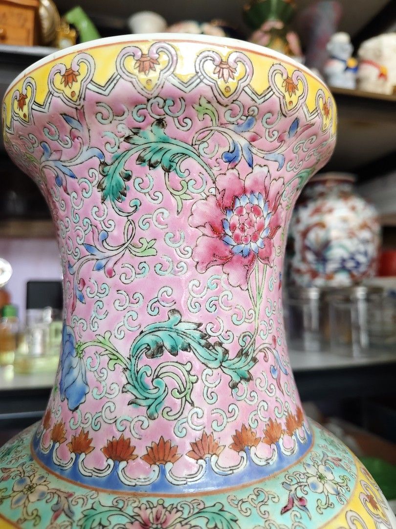 Vintage Porcelain Vase (Category: Vases & Decorative Bowls) located in Davao. Submitted by dvo_jpnstuff (Listing ID 1465421102, Image 2). Description: This is a vintage Chinese Famille Rose porcelain vase featuring a hand-painted landscape scene with a traditional pavilion and pine trees.