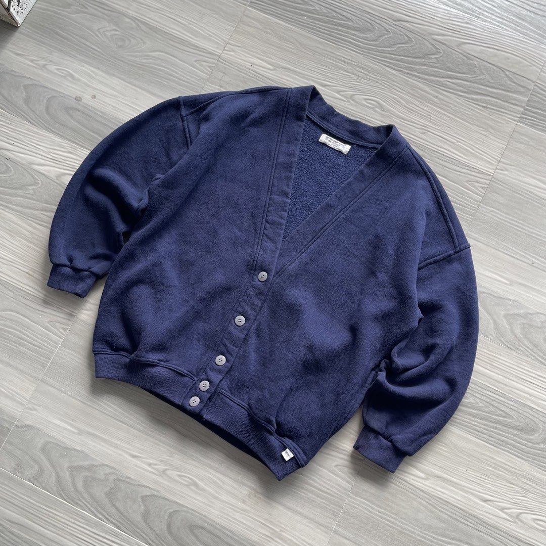 VINTAGE RUSSELL ATHLETIC CARDIGAN (Category: Coats, Jackets and Outerwear) located in Cabanatuan. Submitted by thriftst4r.ph (Listing ID 1465510428, Image 2). Description: Rare piece 💎 Dimensions: 25.5x26 Condition: 9/10 Color rate: 9/10 Flaws: slit at back Shipping fee is not yet included. Tags are already provided, judge for yourself. Kindly wash before use for extra comfort. PLEASE MANAGE YOUR EXPECTATIONS. COLOR MAY VARY DUE TO LIGHTING. .
