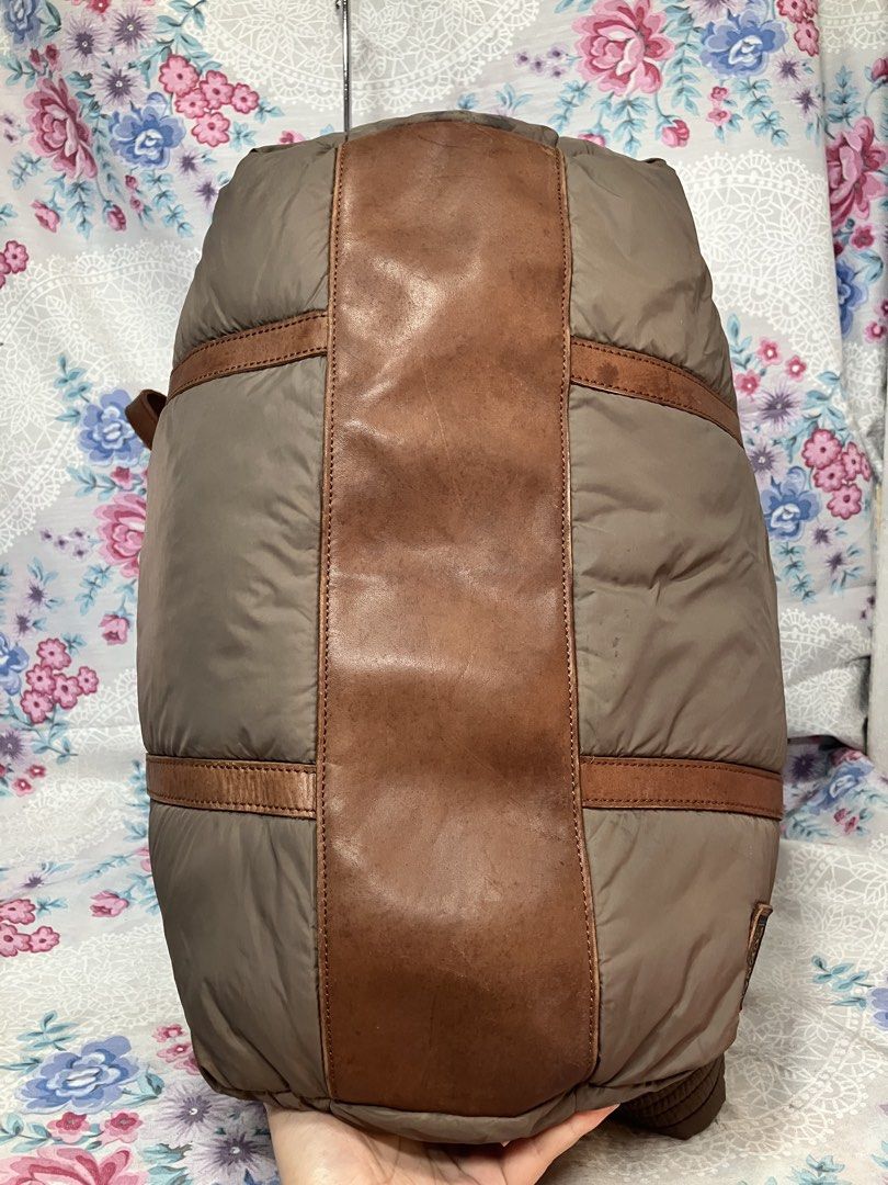 VINTAGE SCENE NYLON PUFFER BAG (Category: Tote Bags) located in General Mariano Alvarez. Submitted by adonid (Listing ID 1465390461, Image 3). Description: VINTAGE SCENE NYLON PUFFER BAG GOOD CONDITION NORMAL SIGN OF USAGE ONLY CROSSBODY/SHOULDER BAG.
