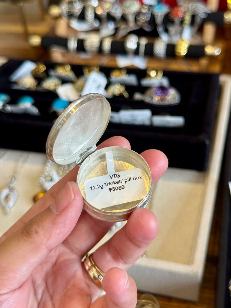 Vintage Silver Trinket / Pill Box (Category: Accessory Holder, Box & Organizers) located in Baguio. Submitted by asna_taku (Listing ID 1465481264, Image 3). Description: Vintage Silver Trinket / Pill Box ✨ A charming vintage silver trinket box featuring beautiful hand-engraved floral and feather-inspired detailing. 🤍 Compact yet substantial at 12.2g, with a hinged lid and classic vintage craftsmanship—perfect for keeping tiny keepsakes, pills, j