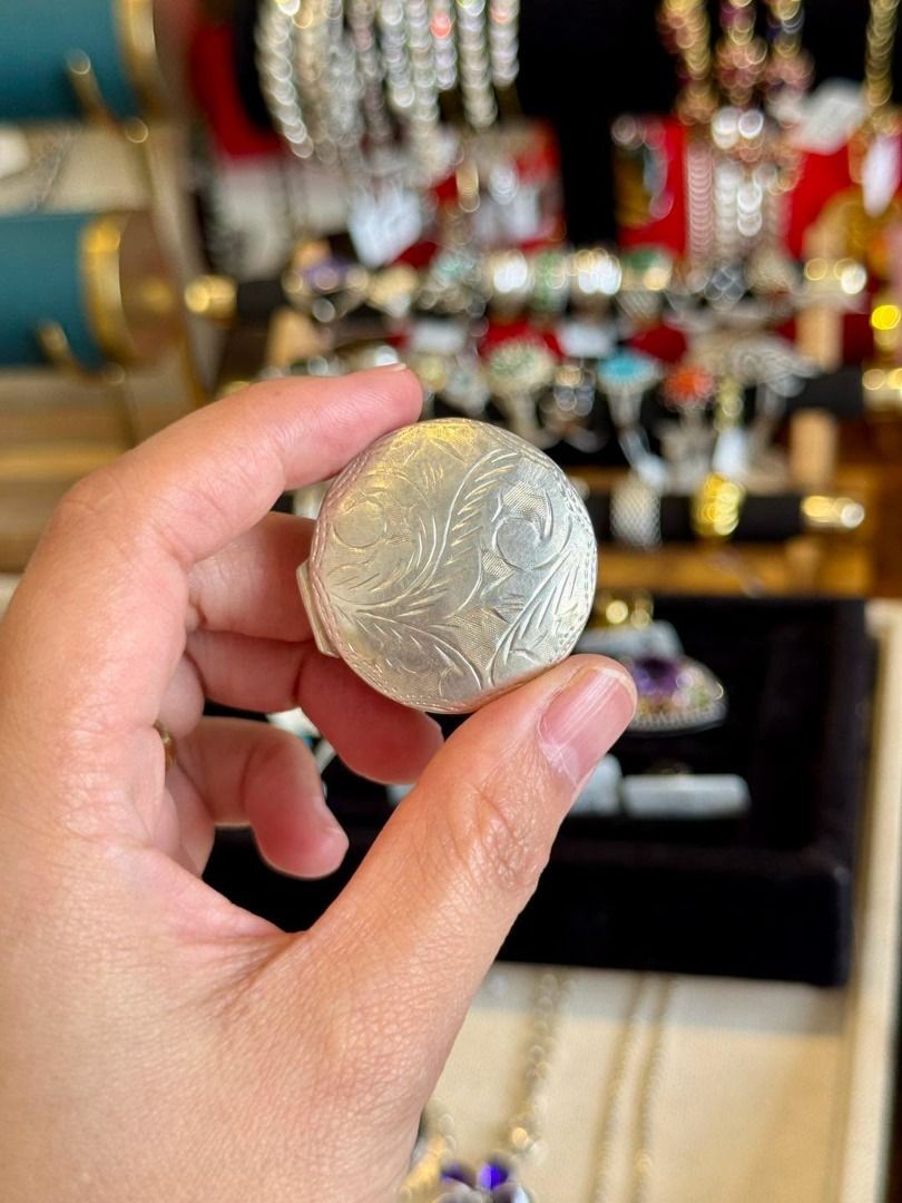 Vintage Silver Trinket / Pill Box (Category: Accessory Holder, Box & Organizers) located in Baguio. Submitted by asna_taku (Listing ID 1465481264, Image 1). Description: Vintage Silver Trinket / Pill Box ✨ A charming vintage silver trinket box featuring beautiful hand-engraved floral and feather-inspired detailing. 🤍 Compact yet substantial at 12.2g, with a hinged lid and classic vintage craftsmanship—perfect for keeping tiny keepsakes, pills, j