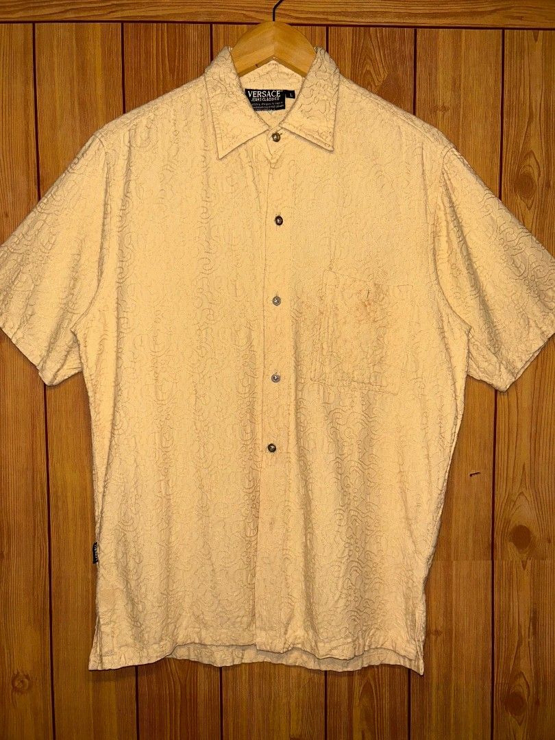 Vintage Versace Jeans Couture (Category: Tshirts & Polo Shirts ) located in Manila. Submitted by zerowastethriftco. (Listing ID 1465561247, Image 1). Description: -Excellent Condition -10/10 Color Rate -Authentic -Need Wash -Dimes L29xW21 The "Versace Jeans Classic" label shown in the image was a prominent diffusion line produced primarily during the 1990s and early 2000s. Because this shirt was manufactured over 20 years ago, it officially cross