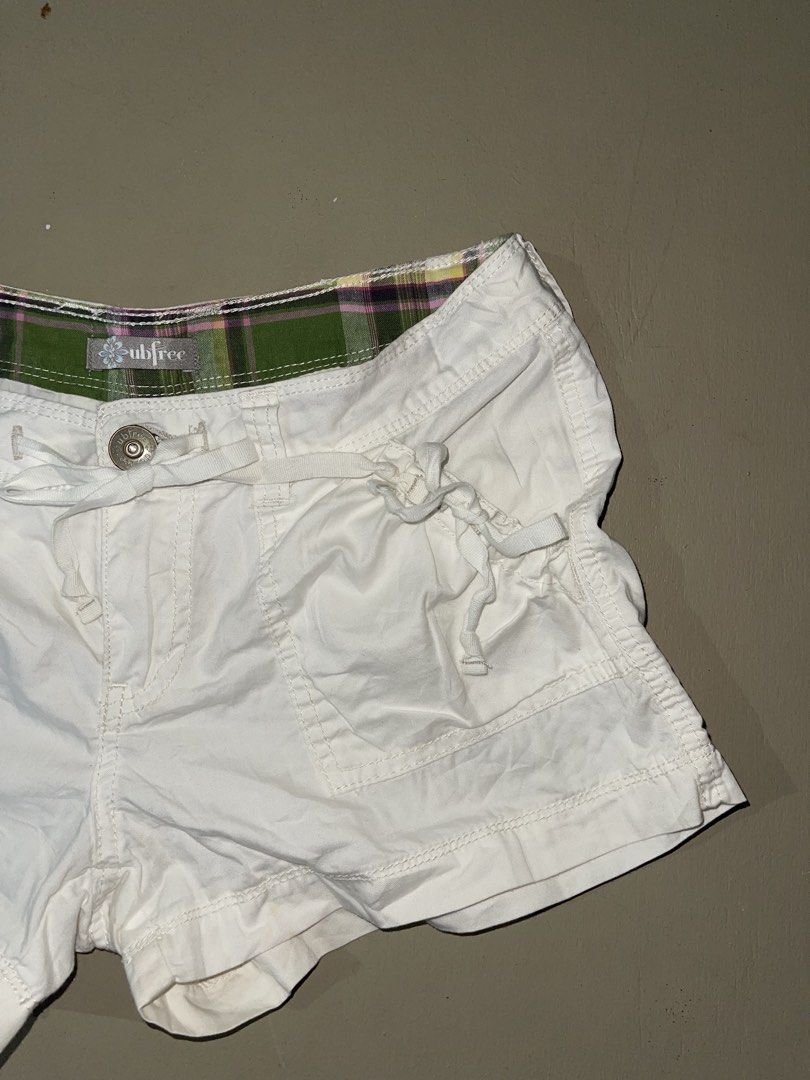 vintage white cargo hipster shorts (Category: Shorts) located in Baybay. Submitted by shikita27906 (Listing ID 1465459392, Image 2). Description: White with colorful green, pink, and yellow plaid inner waistband with an adjustable drawstring cord cargo pockets with small drawstring details.