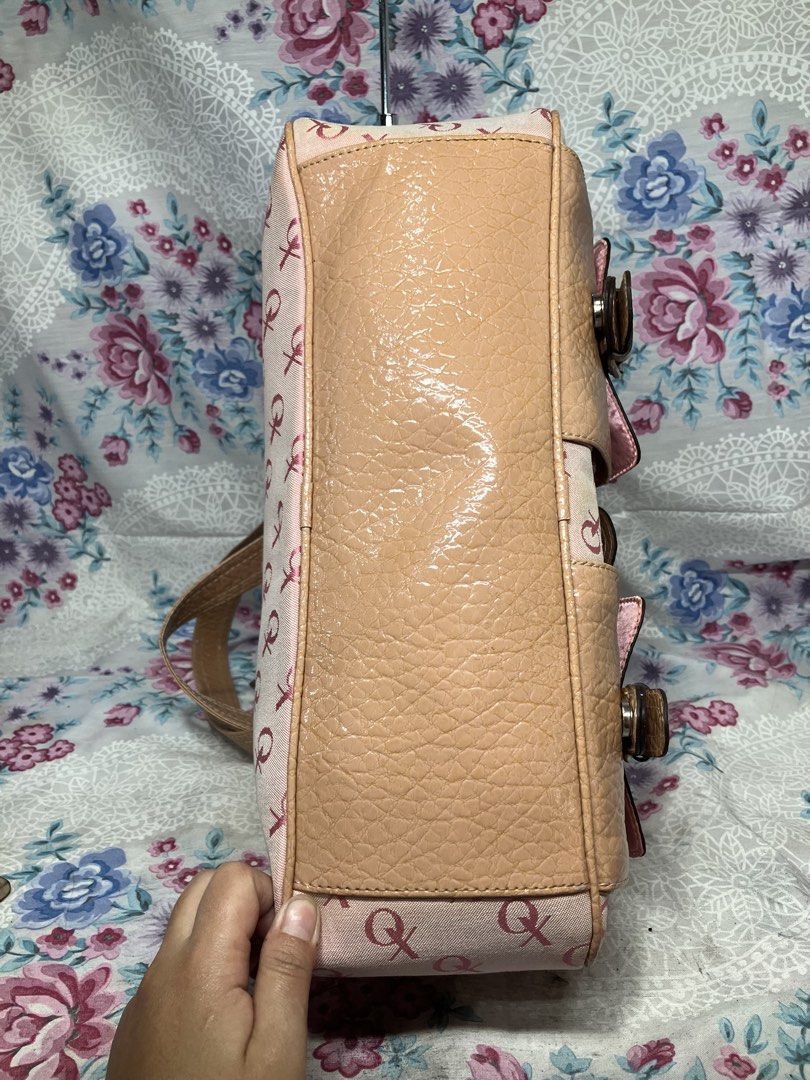 VINTAGE XOXO MONOGRAM BARREL SHOULDER BAG (Category: Shoulder Bags) located in General Mariano Alvarez. Submitted by adonid (Listing ID 1465383167, Image 3). Description: VINTAGE XOXO MONOGRAM BARREL SHOULDER BAG GOOD CONDITION NORMAL SIGN OF USAGE ONLY .
