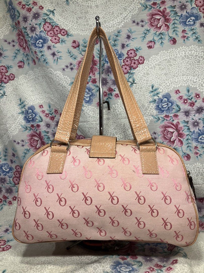 VINTAGE XOXO MONOGRAM BARREL SHOULDER BAG (Category: Shoulder Bags) located in General Mariano Alvarez. Submitted by adonid (Listing ID 1465383167, Image 2). Description: VINTAGE XOXO MONOGRAM BARREL SHOULDER BAG GOOD CONDITION NORMAL SIGN OF USAGE ONLY .