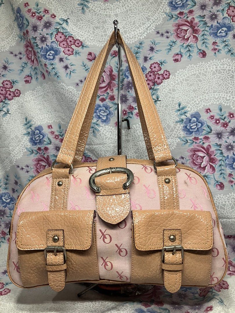 VINTAGE XOXO MONOGRAM BARREL SHOULDER BAG (Category: Shoulder Bags) located in General Mariano Alvarez. Submitted by adonid (Listing ID 1465383167, Image 1). Description: VINTAGE XOXO MONOGRAM BARREL SHOULDER BAG GOOD CONDITION NORMAL SIGN OF USAGE ONLY .