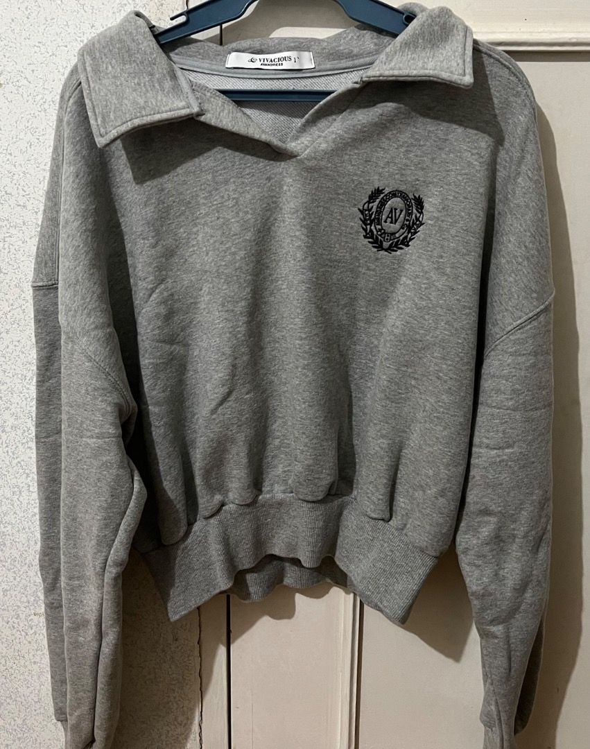 VIVACIOUS Sweater Size 1 (Category: Longsleeves) located in Pasay City. Submitted by classicsale (Listing ID 1465537146, Image 1). Description: Brand: VIVACIOUS Korea Size: 1 Price: Php 300 + shipping fee Payment: Gcash / Maya Shipping: J&T (dm for more options or details) .