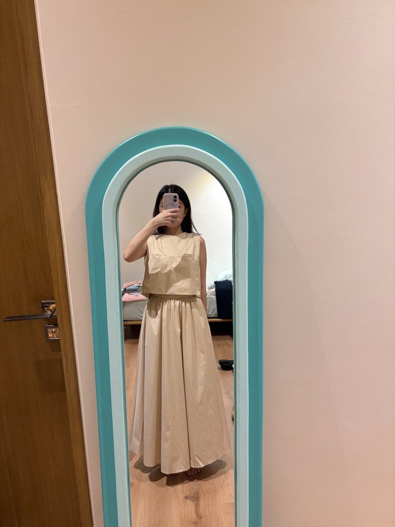 VOIR Beige Set (Category: Sets or Coordinates) located in Marikina City. Submitted by jlram (Listing ID 1465529272, Image 3). Description: Very Nice coord/set. Top is size M and Bottom is size S.